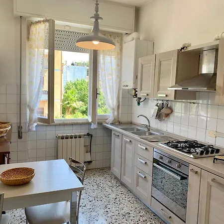 Isa-apartments In With Private Equipped Outdoor Area And Maximum 5 Minutes From The Appartamento Marina di Massa