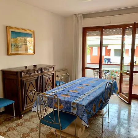Isa-apartments In With Private Equipped Outdoor Area And Maximum 5 Minutes From The Appartamento Marina di Massa